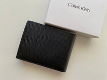 Load image into Gallery viewer, Vīriešu naudas maks Calvin Klein melns ar ekstra karšu vietām